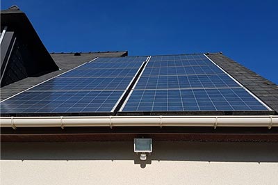 découvrez des stratégies efficaces pour optimiser vos panneaux photovoltaïques et maximiser votre production d'énergie solaire. apprenez à améliorer le rendement de vos installations et à réduire vos factures d'électricité grâce à des conseils pratiques et des techniques innovantes.