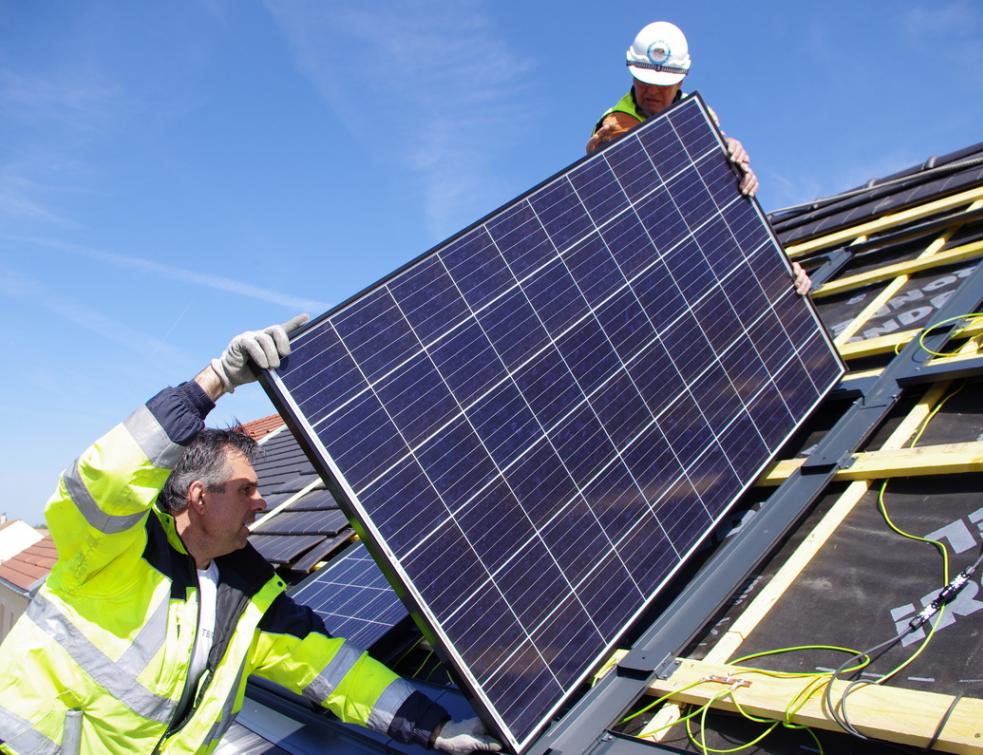 découvrez les tendances et innovations des panneaux photovoltaïques en 2025. informez-vous sur les technologies émergentes, les avantages écologiques et les aides financières disponibles pour l'installation de solutions solaires efficaces et durables.