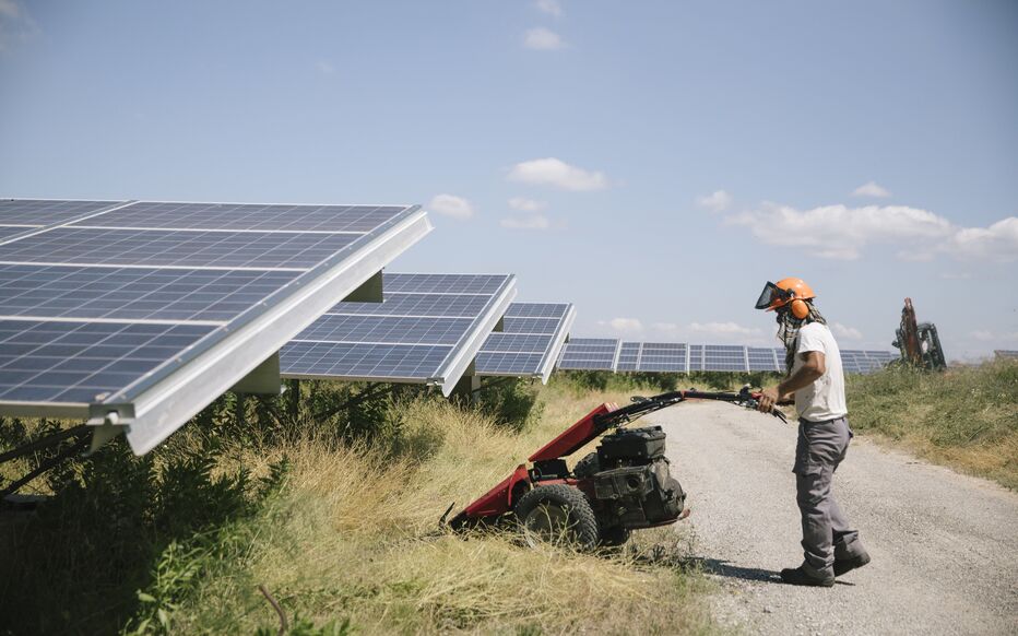 découvrez comment les panneaux photovoltaïques peuvent transformer l'énergie des collectivités en une source durable et économique. explorez les avantages, les subventions et les stratégies d'implémentation pour maximiser l'impact environnemental et financier de votre collectivité grâce à l'énergie solaire.