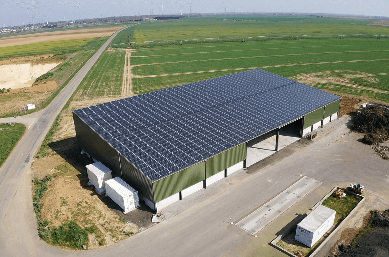 découvrez comment les panneaux photovoltaïques révolutionnent l'agriculture en offrant des solutions durables pour la production d'énergie, tout en optimisant les rendements des cultures et en réduisant les coûts énergétiques. explorez les avantages d'intégrer des systèmes solaires dans vos exploitations agricoles.