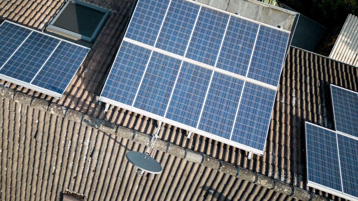 découvrez les avantages des panneaux photovoltaïques en province de luxembourg. profitez d'une énergie renouvelable, réduisez votre facture d'électricité et contribuez à la protection de l'environnement grâce à des solutions adaptées à vos besoins.