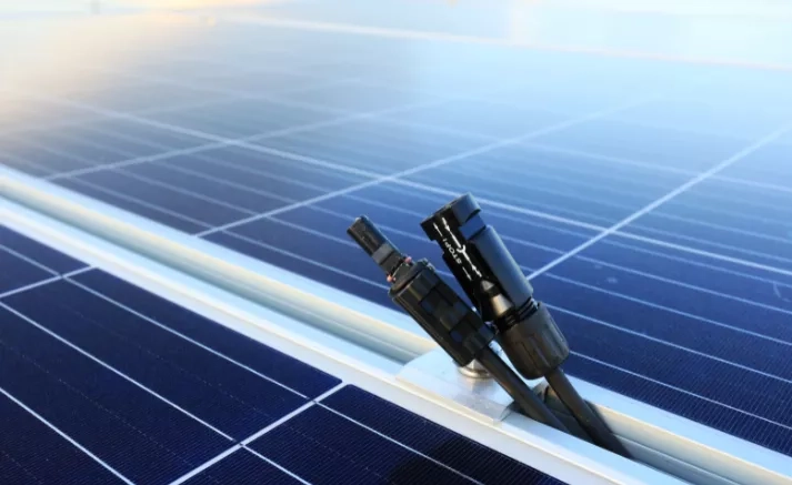 découvrez les panneaux photovoltaïques en série, une solution efficace pour maximiser la production d'énergie solaire. optimisez votre installation tout en réduisant votre empreinte carbone et en réalisant des économies sur vos factures d'électricité.