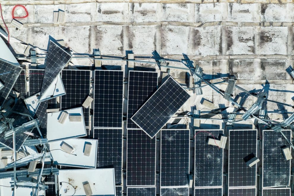 découvrez comment les panneaux photovoltaïques contribuent à une énergie durable et respectueuse de l'environnement. informez-vous sur leurs avantages, leur fonctionnement et leur impact positif sur votre consommation énergétique.
