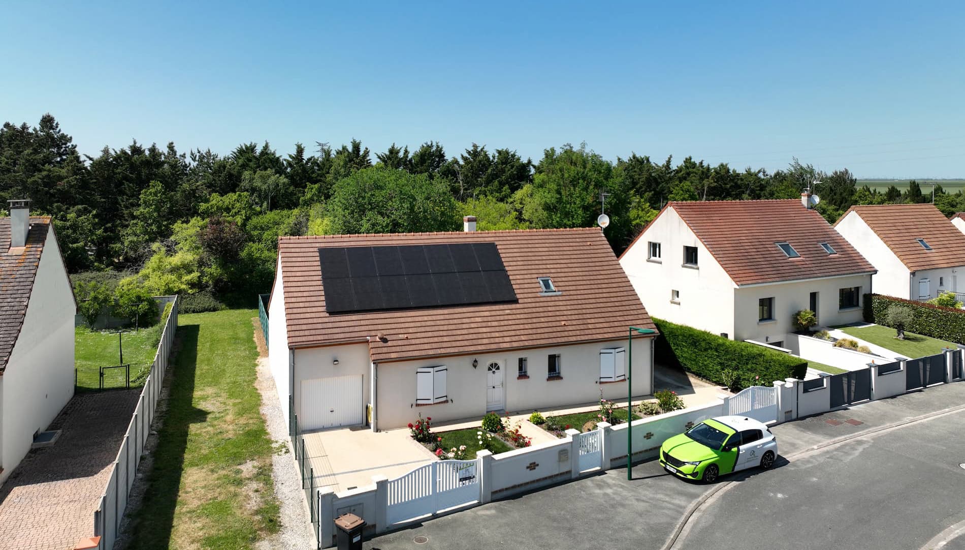 découvrez comment l'installation de panneaux photovoltaïques peut augmenter la valeur de votre propriété. explorez les avantages économiques, environnementaux et esthétiques de cette solution énergétique durable.