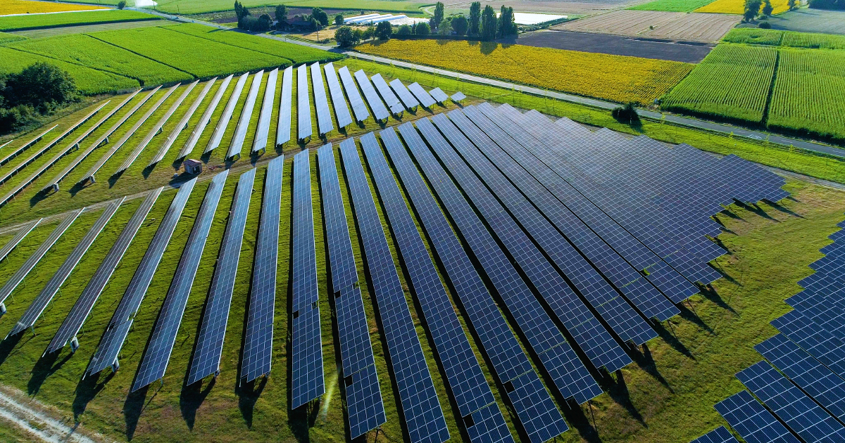 découvrez tout sur les panneaux photovoltaïques en france : avantages, installation, subventions et performances. transformez votre maison en un espace vert et économisez sur vos factures d'énergie grâce à l'énergie solaire.