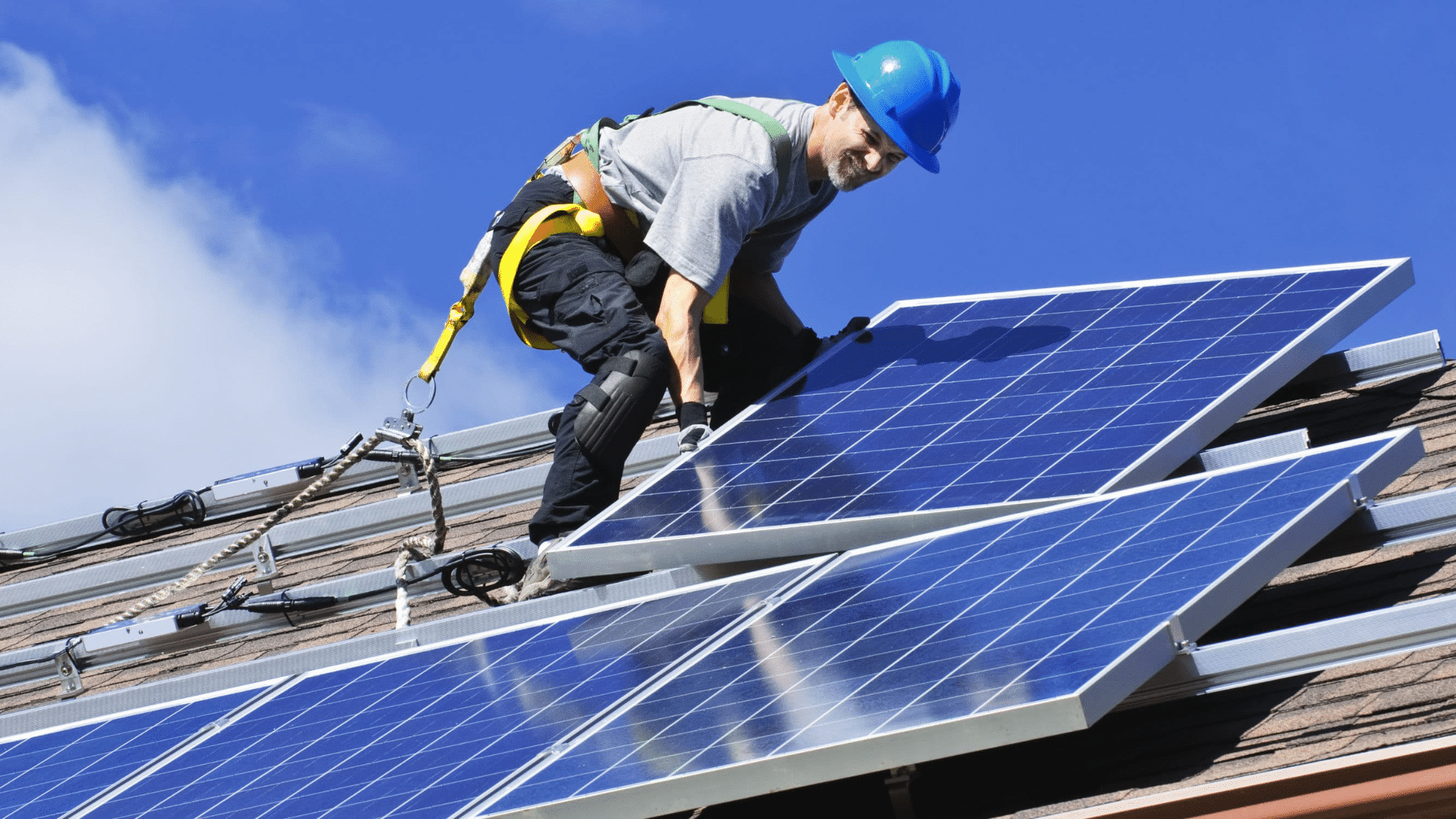 découvrez les avantages des panneaux photovoltaïques en france. optimisez votre consommation d'énergie, réduisez vos factures et contribuez à la transition écologique grâce à des solutions solaires adaptées à vos besoins.
