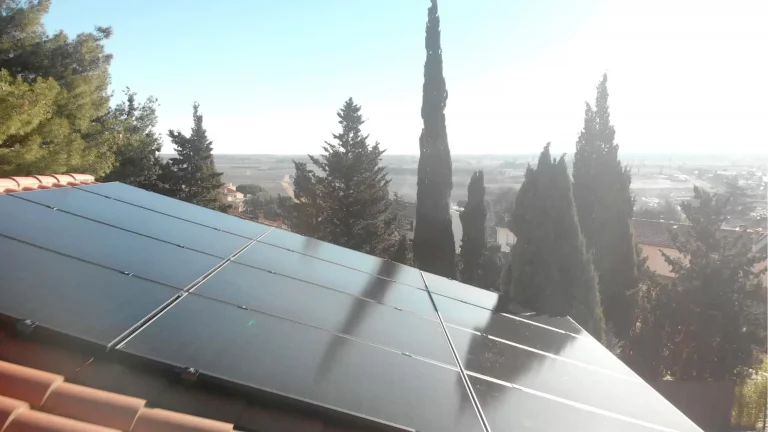 découvrez notre guide complet sur les panneaux photovoltaïques pour comprendre leur fonctionnement, leurs avantages, et comment les intégrer efficacement dans votre maison. profitez d'une énergie renouvelable et réduisez vos factures d'électricité.