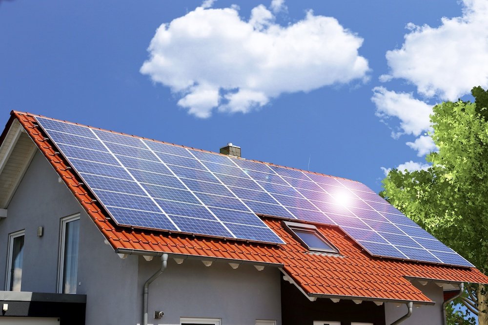 découvrez les avantages des panneaux photovoltaïques pour votre maison. transformez l'énergie solaire en électricité et réduisez vos factures d'énergie tout en contribuant à la protection de l'environnement. optez pour une solution durable et économique pour votre habitat.