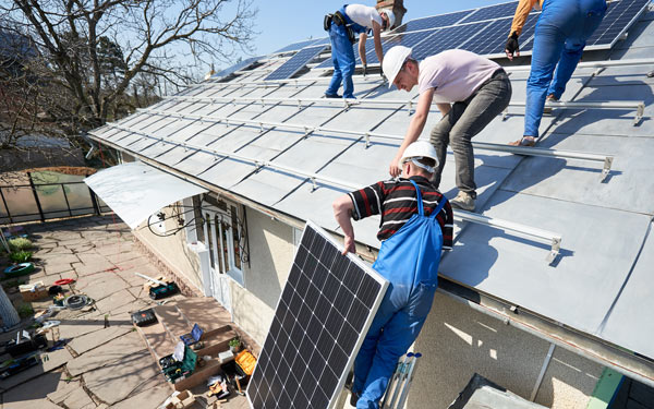 découvrez comment les panneaux photovoltaïques peuvent transformer votre maison en une source d'énergie renouvelable. apprenez les avantages, l'installation et les économies réalisées grâce à cette solution écologique.