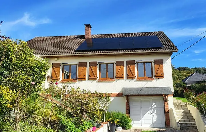 découvrez les avantages des panneaux photovoltaïques noirs pour produire une énergie renouvelable et esthétique. idéaux pour optimiser l'efficacité énergétique de votre maison tout en ajoutant une touche moderne à votre toiture.