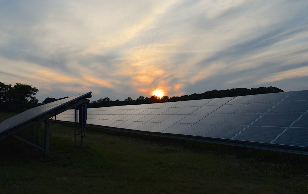 découvrez comment les panneaux photovoltaïques fonctionnent même la nuit grâce à des solutions innovantes de stockage d'énergie. apprenez les avantages de l'énergie solaire nocturne et améliorez votre indépendance énergétique.