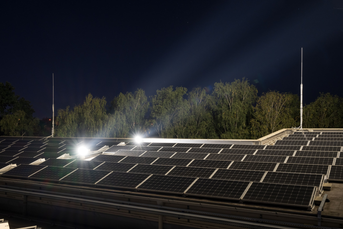 découvrez comment les panneaux photovoltaïques fonctionnent même la nuit grâce à des technologies innovantes. apprenez à optimiser votre consommation d'énergie et à maximiser votre autonomie énergétique tout en réduisant votre empreinte carbone.