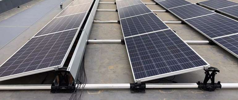 découvrez les avantages des panneaux photovoltaïques plats pour optimiser la production d'énergie solaire sur votre toiture. performants et esthétiques, ils s'intègrent parfaitement dans votre environnement tout en contribuant à la transition énergétique.