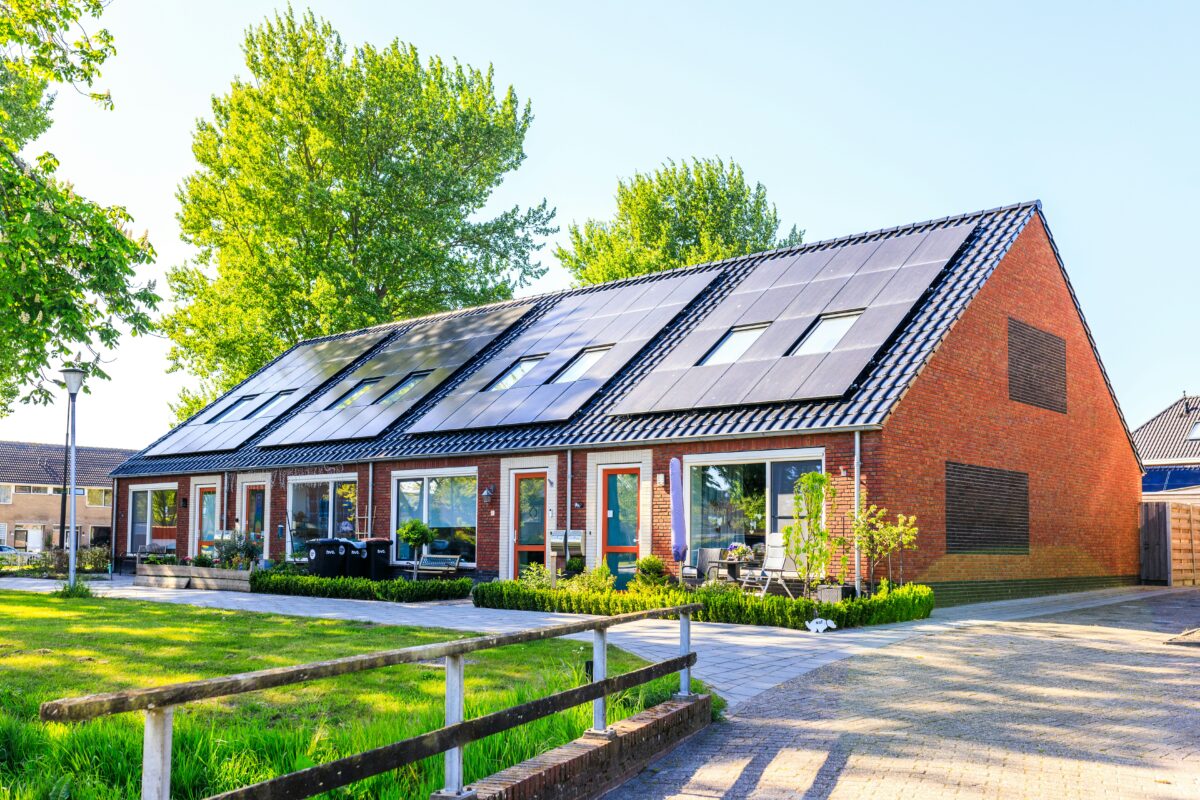 découvrez nos solutions de panneaux photovoltaïques adaptés aux besoins énergétiques de 500 kw. maximisez votre production d'énergie solaire tout en réduisant vos coûts d'électricité. investissez dans une énergie propre et durable dès aujourd'hui.