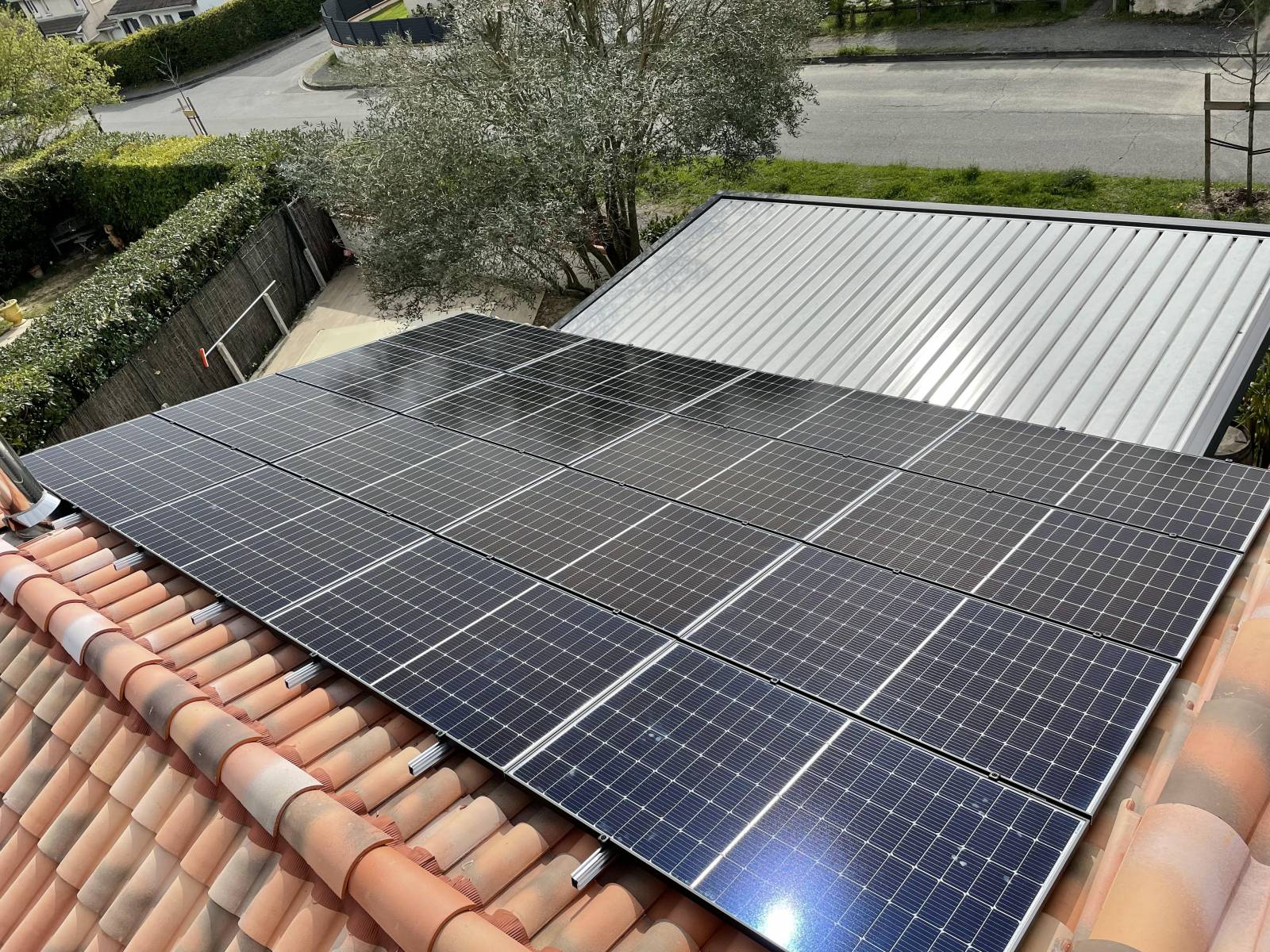découvrez nos services d'installation de panneaux photovoltaïques à toulouse. profitez d'une énergie renouvelable performante et réduisez vos factures d'électricité tout en respectant l'environnement. contactez-nous pour une évaluation personnalisée.