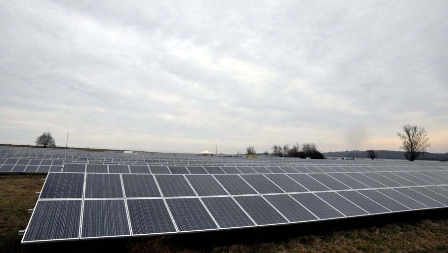 découvrez comment l'installation de panneaux solaires en forêt peut contribuer à la transition énergétique tout en préservant l'environnement. explorez les avantages écologiques et économiques de cette solution durable.