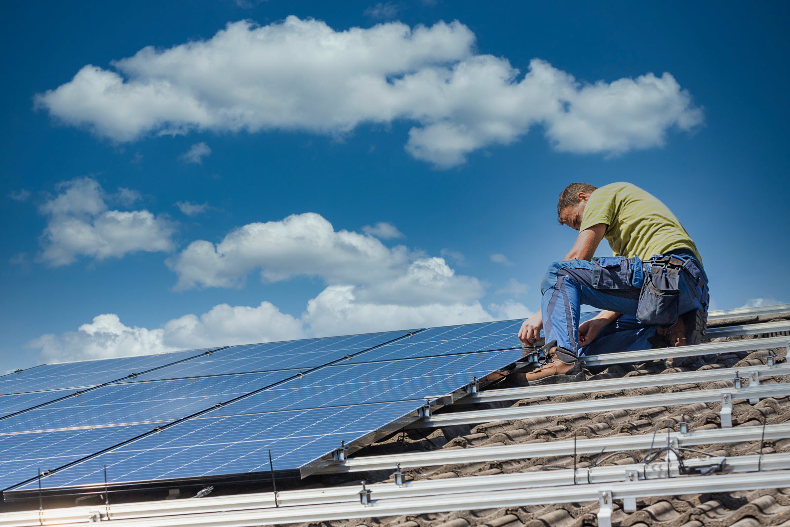 découvrez comment les panneaux solaires révolutionnent l'urbanisme moderne. explorez les avantages de l'intégration de solutions énergétiques durables dans les projets urbains, favorisant un développement plus vert et respectueux de l'environnement.