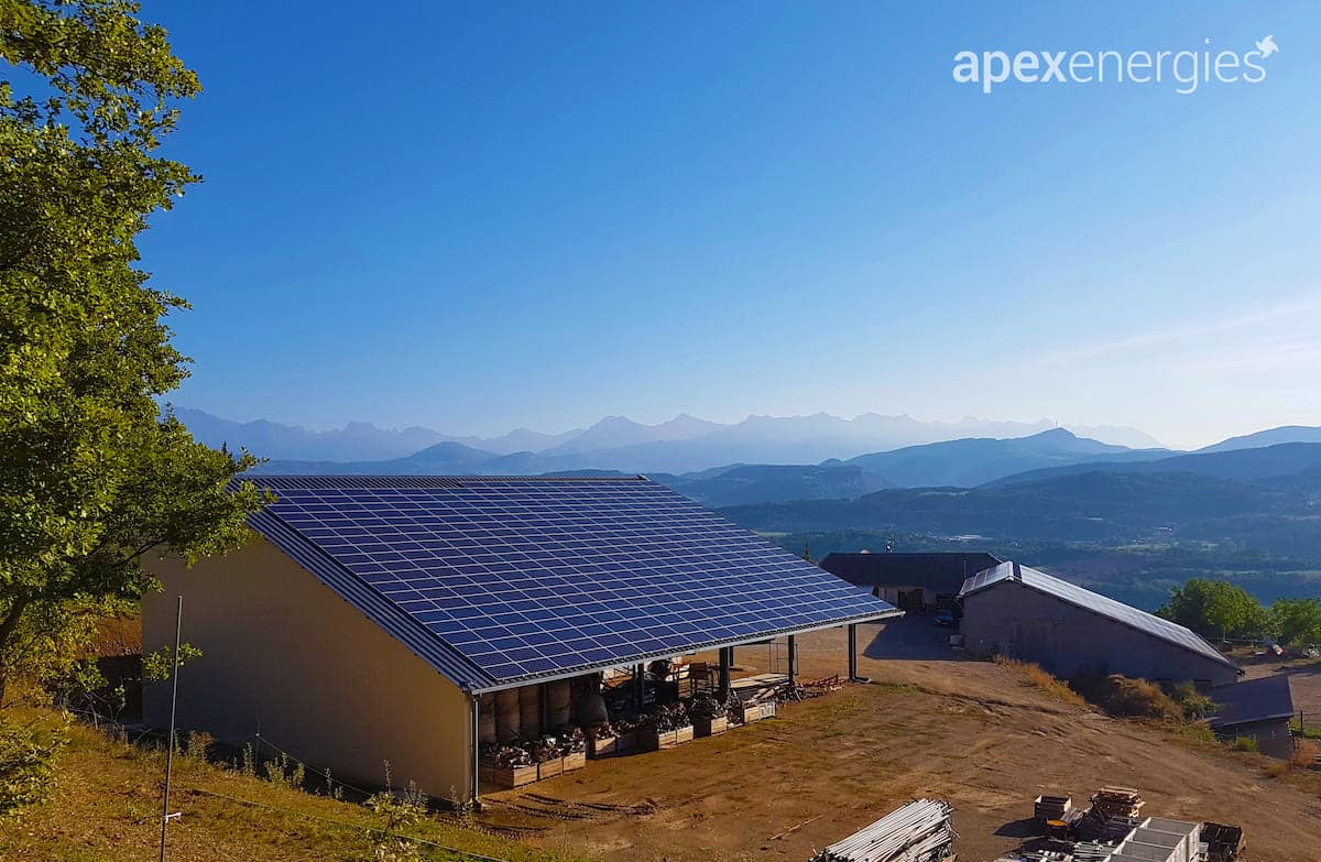 découvrez les avantages des panneaux solaires sur toiture pour un habitat écologique et économique. optez pour une solution innovante qui réduit vos factures d'énergie et contribue à la préservation de l'environnement tout en valorisant votre bien immobilier.
