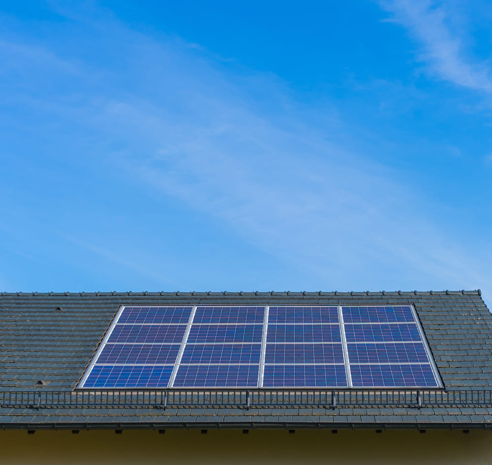 découvrez comment la pose de panneaux photovoltaïques peut transformer votre toit en source d'énergie renouvelable. profitez d'économies sur vos factures d'électricité tout en contribuant à la protection de l'environnement grâce à une installation professionnelle et efficace.