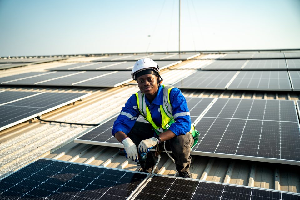 découvrez les avantages de la pose de panneaux photovoltaïques pour réduire vos factures d'énergie et contribuer à la protection de l'environnement. explorez nos services professionnels et suivez un processus simple pour installer des solutions d'énergie renouvelable adaptées à vos besoins.