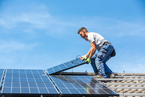 découvrez les avantages de la pose de panneaux photovoltaïques pour réaliser des économies d'énergie tout en contribuant à la protection de l'environnement. notre équipe d'experts vous accompagne dans l'installation de solutions solaires adaptées à vos besoins.
