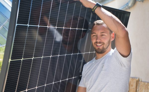 découvrez les étapes essentielles et des conseils pratiques pour devenir un poseur photovoltaïque performant. optimisez votre installation de panneaux solaires grâce à notre guide détaillé et apprenez les meilleures techniques pour garantir une efficacité maximale.