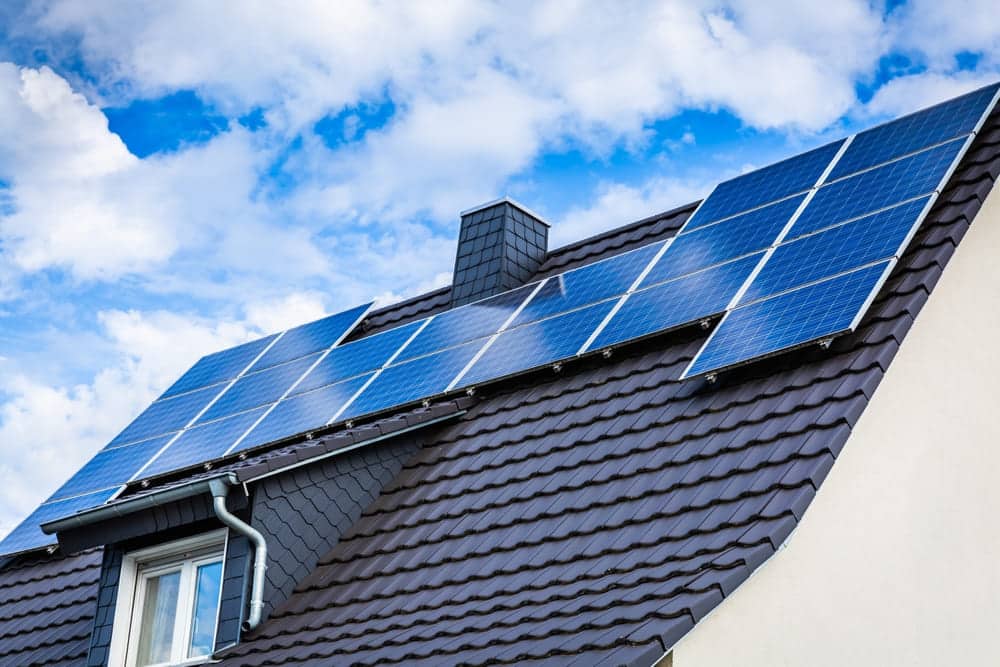 découvrez tout ce qu'il faut savoir sur la prime pour panneaux photovoltaïques en 2025. profitez des aides financières pour installer des panneaux solaires et réduire vos factures d'énergie tout en contribuant à la transition énergétique. informez-vous sur les conditions d'éligibilité et les démarches à suivre pour bénéficier de ces subventions.