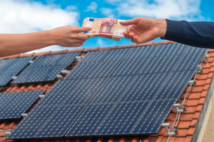 découvrez les différentes primes disponibles pour l'installation de panneaux photovoltaïques en france. maximisez vos économies d'énergie et bénéficiez d'aides financières pour passer à l'énergie solaire.