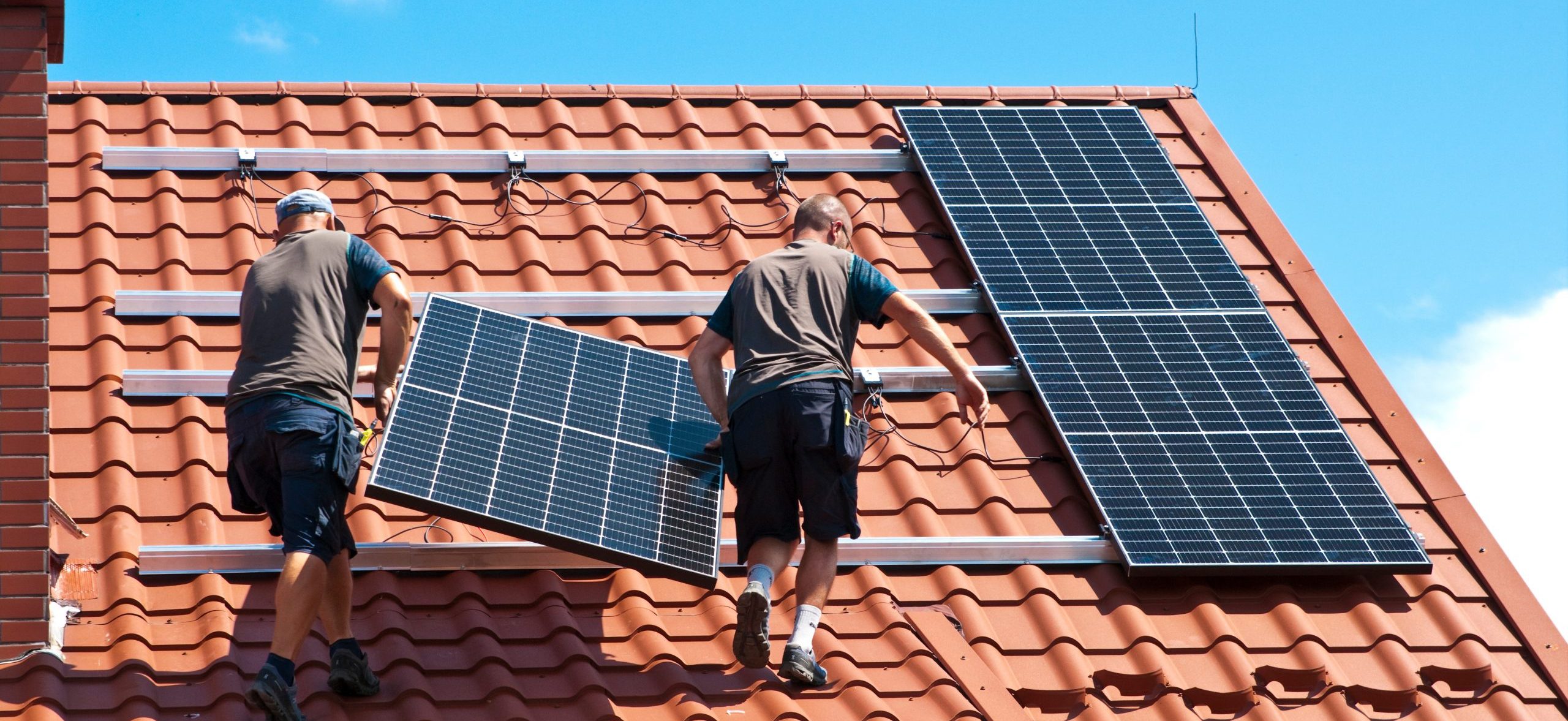 découvrez tout ce que vous devez savoir sur les primes pour l'installation de panneaux photovoltaïques. maximisez vos économies d'énergie grâce à des aides financières et subventions disponibles pour favoriser la transition énergétique. informez-vous sur les conditions d'éligibilité et les démarches à suivre pour bénéficier de ces incitations.