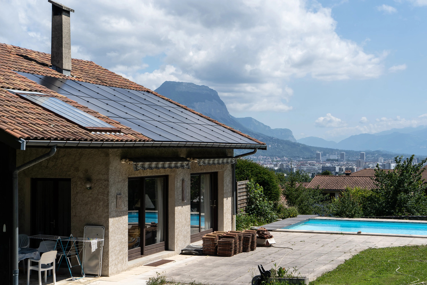 découvrez les prix des panneaux photovoltaïques en 2023. informez-vous sur les tendances du marché, les subventions disponibles et les meilleures options pour investir dans l'énergie solaire. faites le choix d'une énergie renouvelable et économique pour votre maison.