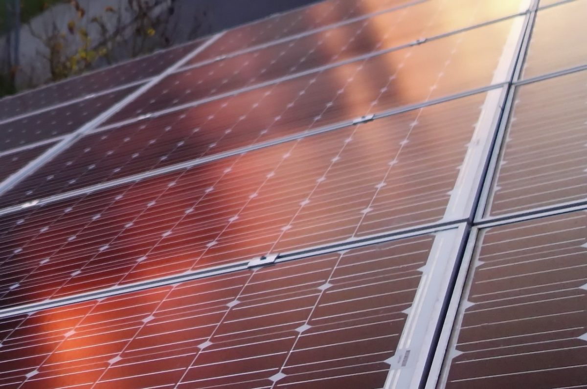 découvrez les prix des panneaux photovoltaïques en 2023 ! comparez les coûts, les différentes options disponibles et trouvez la solution énergétique qui vous convient. profitez des avantages écologiques et économiques de l'énergie solaire cette année.