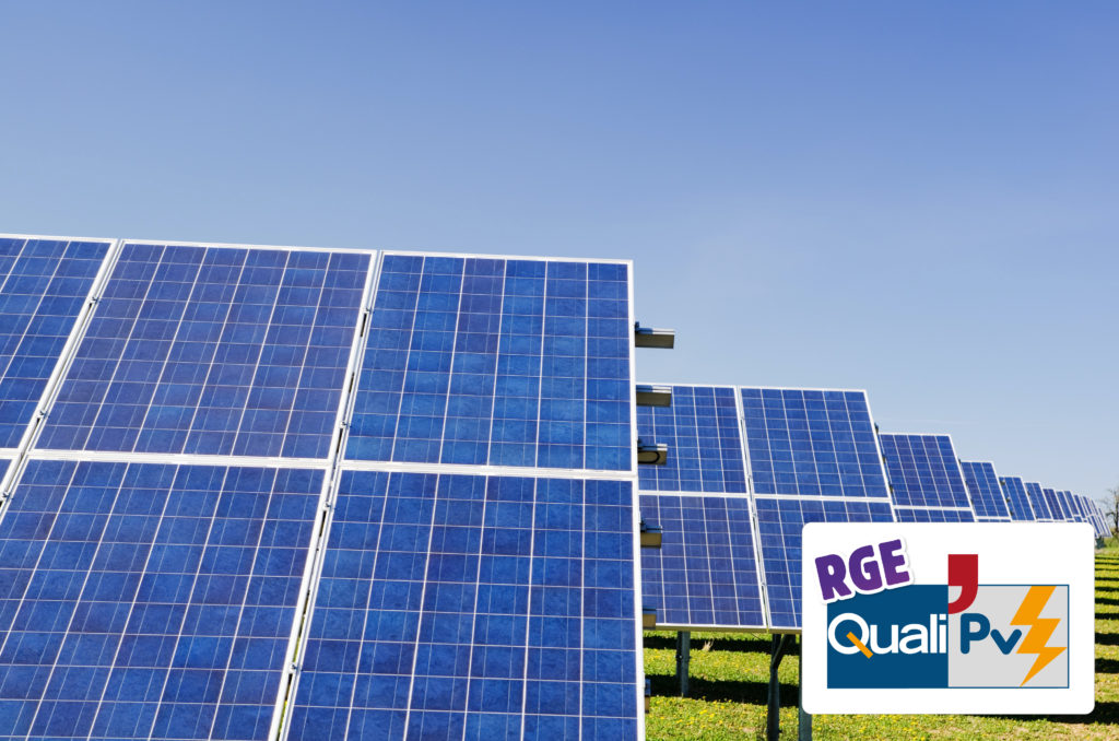 découvrez les qualifications essentielles pour l'installation de panneaux photovoltaïques. informez-vous sur les critères de conformité, les normes à respecter et les certifications requises pour garantir la performance et la durabilité de votre système solaire.