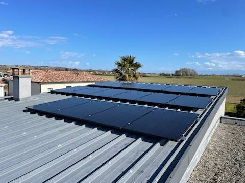 découvrez l'importance du recyclage des panneaux photovoltaïques pour un avenir durable. apprenez comment ces installations solaires peuvent être recyclées efficacement, réduisant ainsi les déchets et préservant l'environnement. informez-vous sur les processus de recyclage et les solutions innovantes pour maximiser la durabilité de l'énergie solaire.