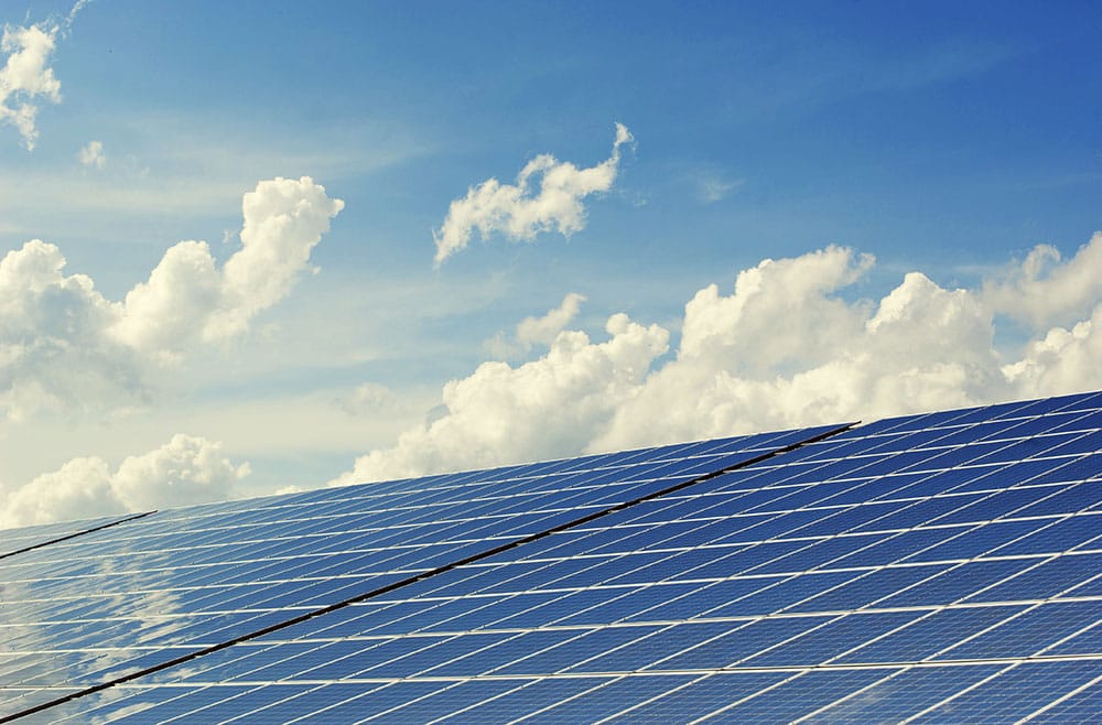 découvrez les méthodes innovantes de recyclage des panneaux solaires pour préserver l'environnement. apprenez comment ces technologies contribuent à la durabilité et à la gestion des déchets électroniques tout en favorisant l'énergie verte.