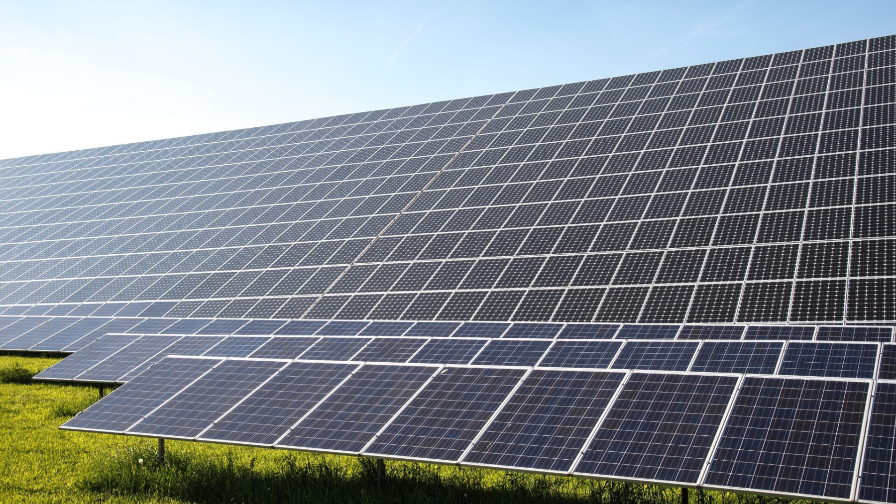 découvrez la réglementation en matière de panneaux photovoltaïques en france : normes, obligations et aides disponibles pour dégager votre projet d'énergie solaire. renseignez-vous sur les démarches à suivre pour une installation conforme et efficace.