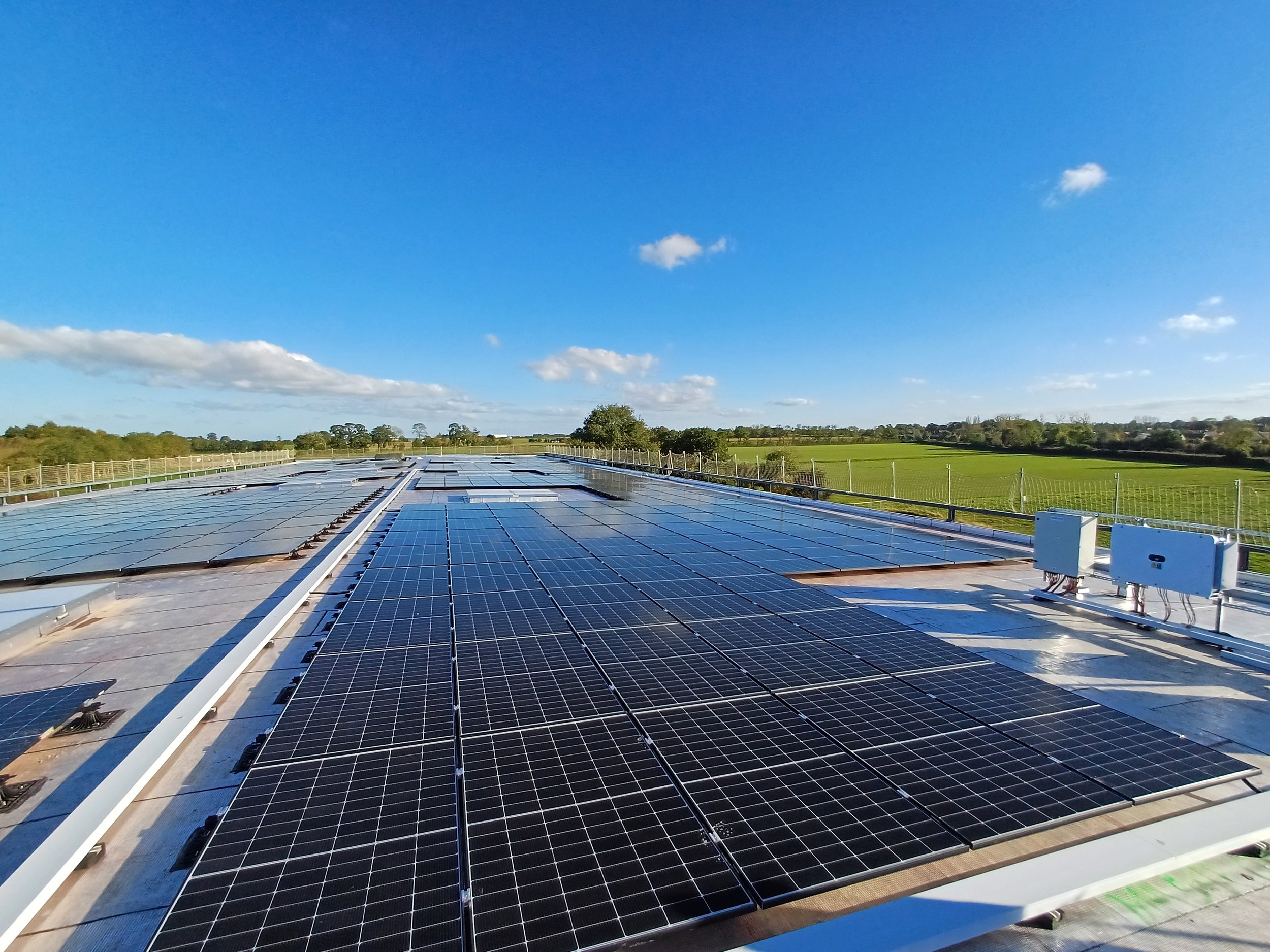 découvrez les nouvelles réglementations sur les panneaux photovoltaïques prévues pour 2025. informez-vous sur les normes, les incitations fiscales et les bonnes pratiques pour optimiser votre installation solaire tout en respectant la législation en vigueur.