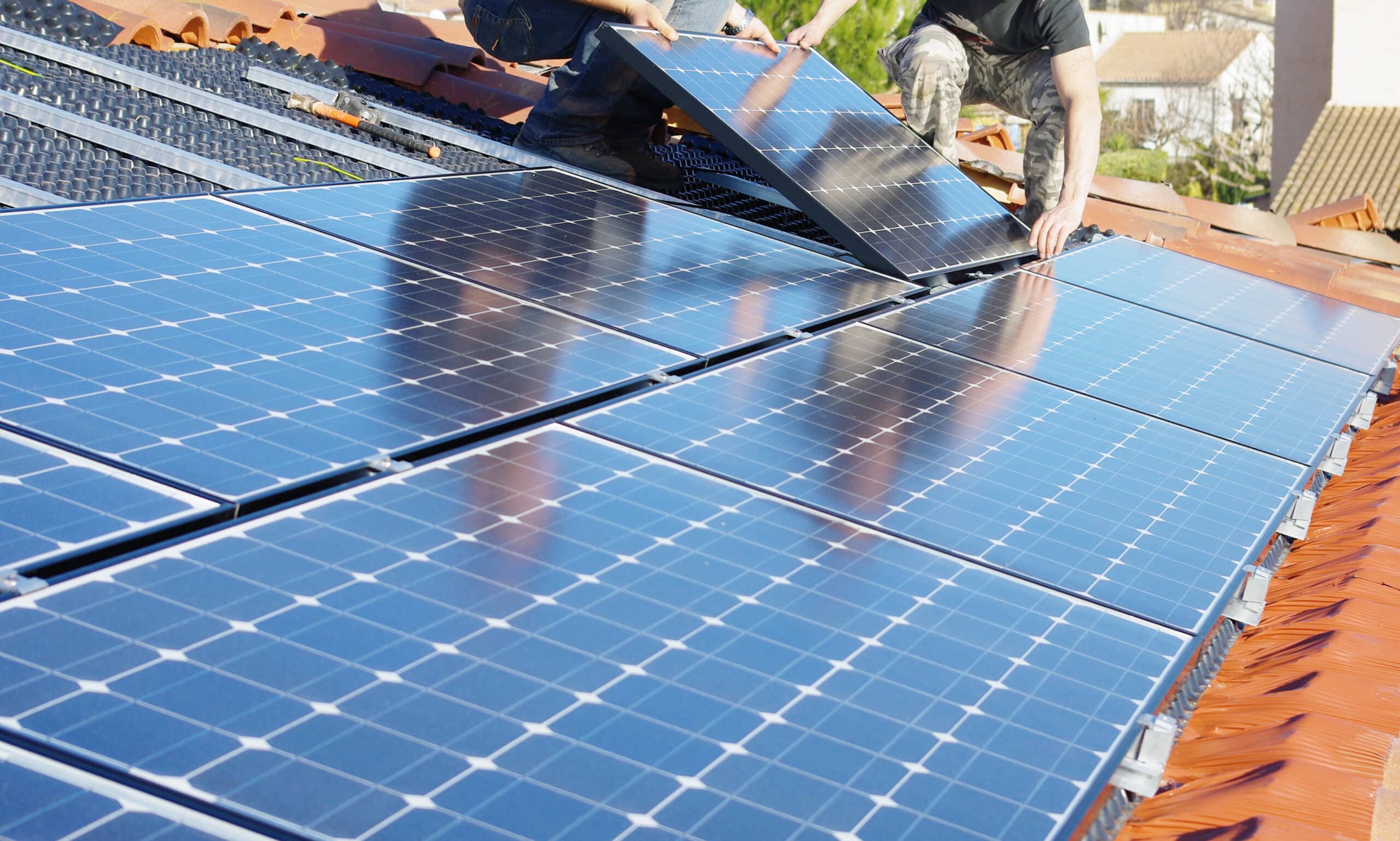 découvrez les réglementations essentielles concernant les panneaux photovoltaïques en france. informez-vous sur les normes, les aides financières et les obligations légales pour optimiser votre installation solaire et contribuer à la transition énergétique.