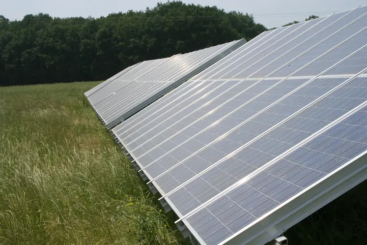 découvrez les nouveaux règlements photovoltaïques de 2025 qui transforment l'énergie solaire en france. informez-vous sur les normes, subventions et opportunités pour optimiser votre installation solaire et contribuer à la transition énergétique.