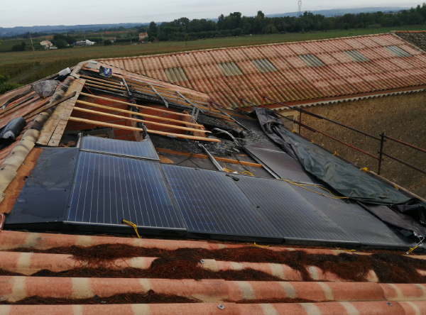 découvrez nos services professionnels de réparation de panneaux photovoltaïques. nous garantissons un entretien de qualité pour optimiser l'efficacité de votre installation solaire et prolonger sa durée de vie. contactez-nous pour un diagnostic précis et des solutions adaptées à vos besoins.