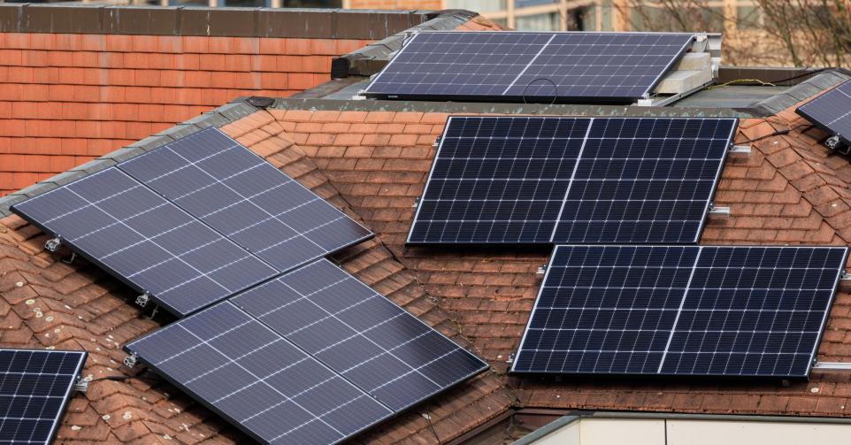 découvrez notre service de reprise de panneaux photovoltaïques : un processus simple et écologique pour valoriser vos anciens équipements solaires. profitez d’une évaluation gratuite et d'une solution responsable pour réduire votre empreinte carbone.