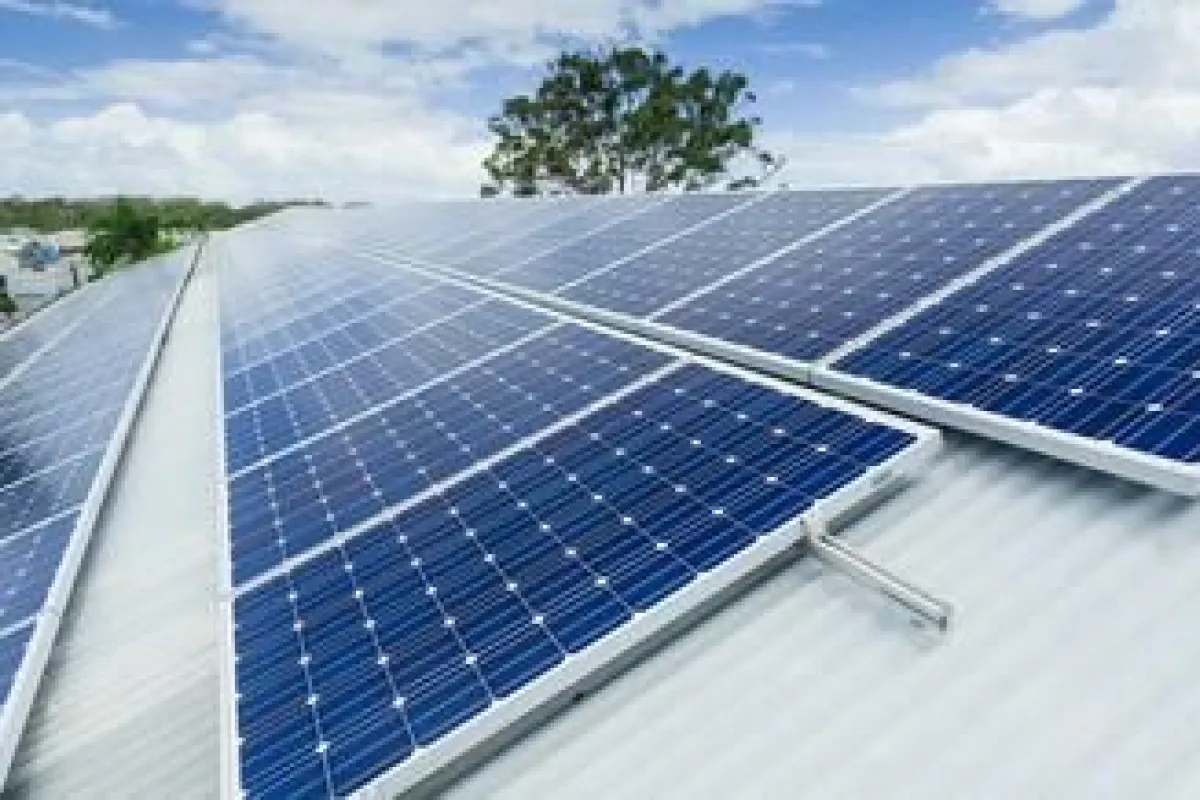 découvrez les risques associés à l'installation et à l'utilisation des panneaux photovoltaïques. informez-vous sur les aspects techniques, environnementaux et de sécurité pour maximiser les bénéfices de votre système solaire tout en minimisant les dangers potentiels.