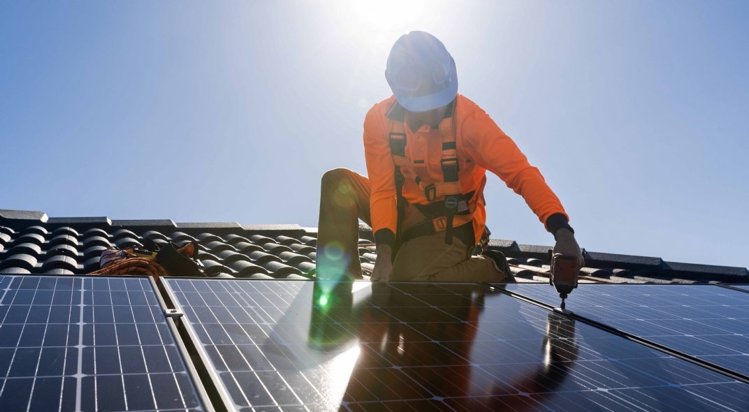 découvrez tout ce que vous devez savoir sur le salaire des installateurs de panneaux photovoltaïques en 2023. analyse des tendances, des variations régionales et des perspectives d'avenir pour ce métier en pleine croissance.