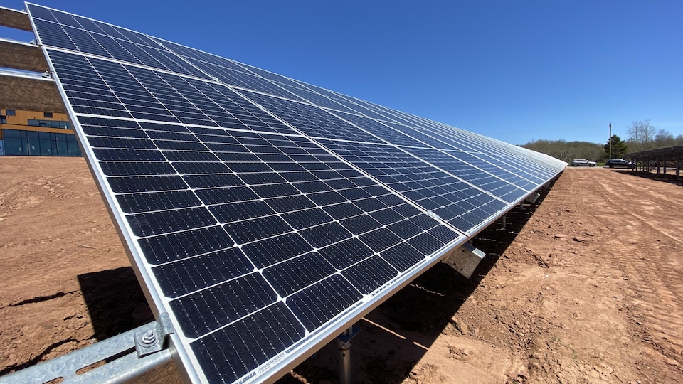 découvrez tout ce que vous devez savoir sur le salaire des poseurs de panneaux photovoltaïques en 2023. informez-vous sur les tendances du marché, les facteurs influençant les rémunérations et les opportunités d'emploi dans ce secteur en pleine expansion.