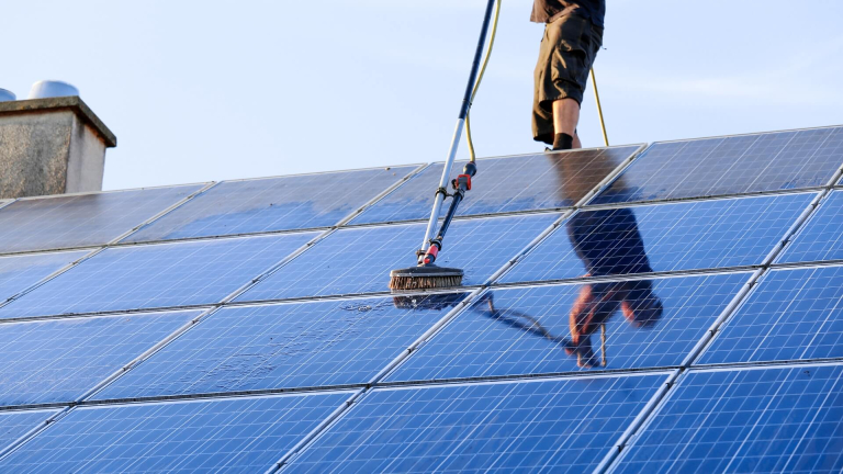 découvrez comment les panneaux photovoltaïques contribuent à votre santé et à celle de la planète. explorez les bénéfices d'une énergie propre et durable, minimisant les risques environnementaux et améliorant la qualité de vie grâce à une production énergétique respectueuse de notre santé.