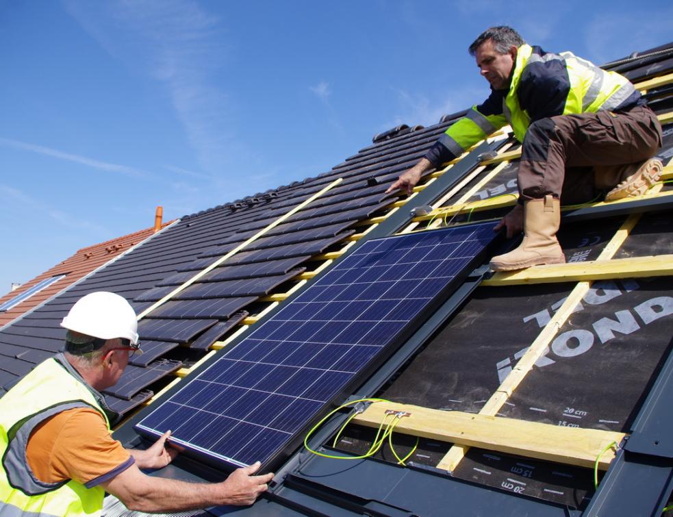 découvrez les solutions photovoltaïques d'engie, conçues pour produire une énergie durable et réduire votre empreinte carbone. profitez de l'expertise d'engie pour optimiser votre consommation et contribuer à une planète plus verte.