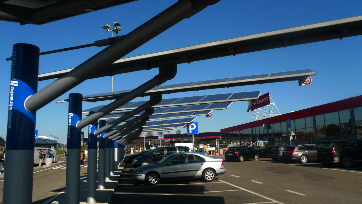 découvrez le suramortissement photovoltaïque, une opportunité d'optimiser vos investissements dans l'énergie solaire. apprenez comment bénéficier d'avantages fiscaux tout en contribuant à la transition énergétique grâce à des installations photovoltaïques performantes.