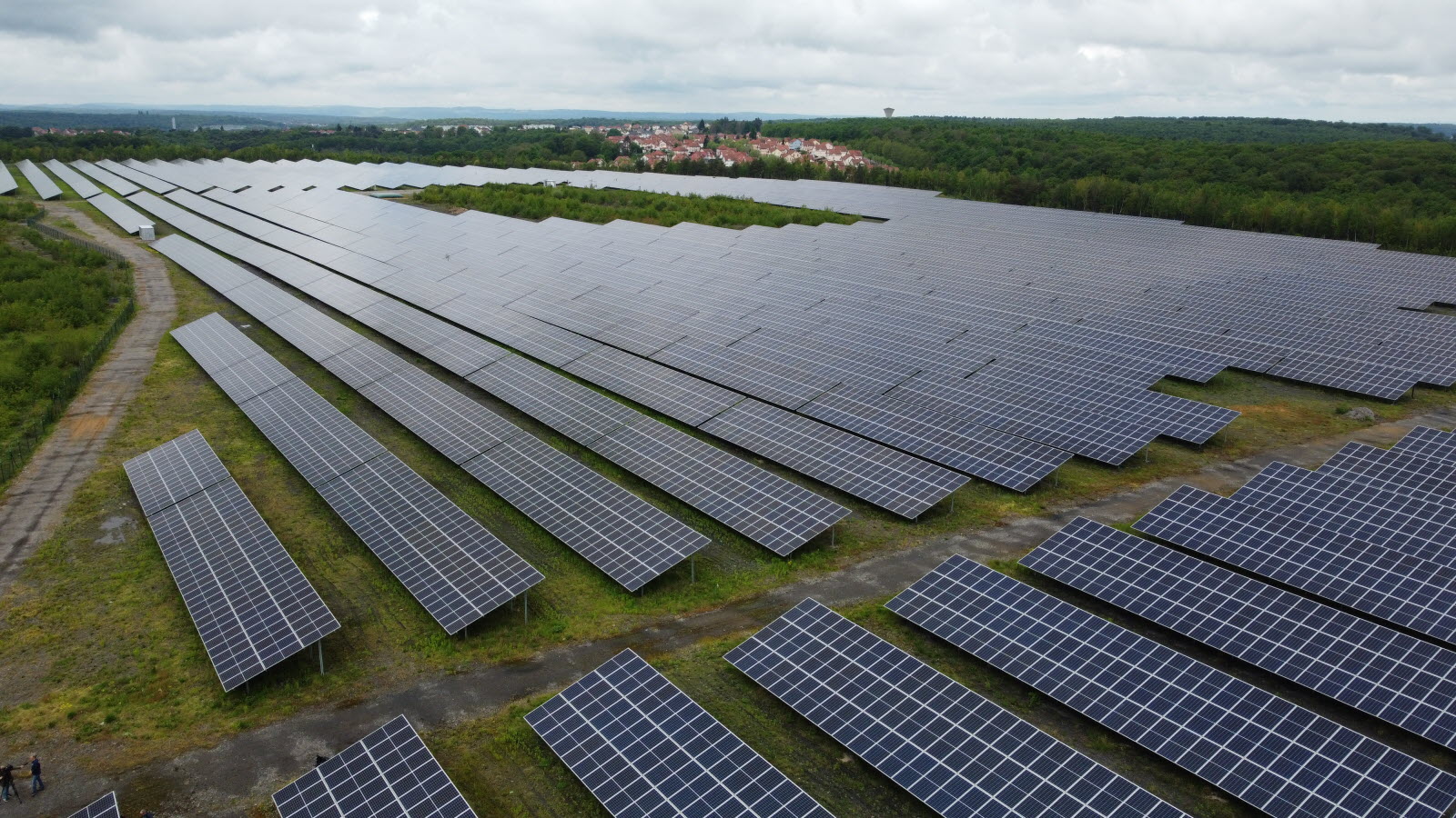 découvrez tout sur la surface des panneaux photovoltaïques : dimensionnement, optimisation et rendement. maximisez votre production d'énergie solaire avec nos conseils pratiques et techniques.