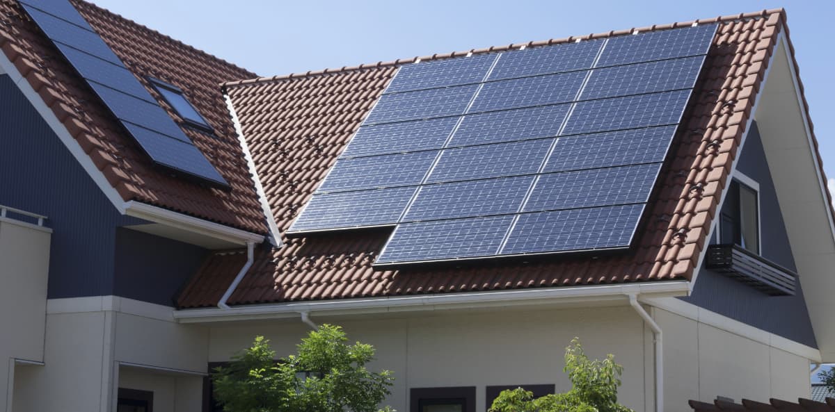 découvrez comment maximiser l'utilisation de la surface de votre toit avec des panneaux photovoltaïques. apprenez les avantages de l'énergie solaire et comment ces installations peuvent transformer votre toit en une source d'énergie renouvelable et durable.