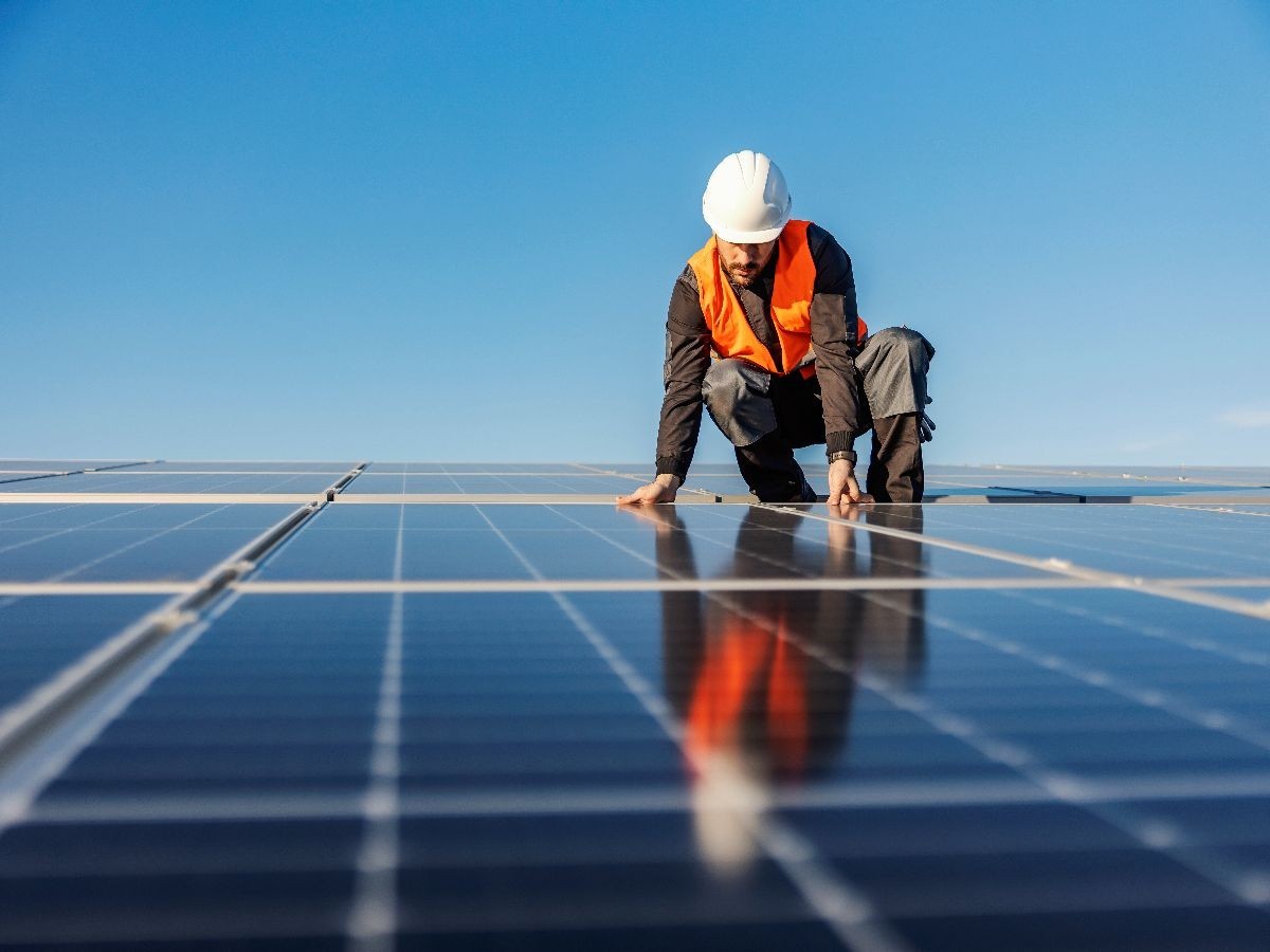 découvrez tout ce qu'il faut savoir sur la taxe photovoltaïque : définition, impacts sur votre installation solaire et conseils pour optimiser vos investissements dans l'énergie renouvelable.