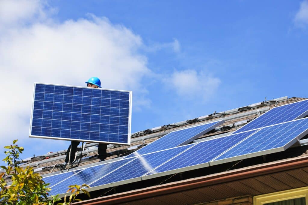 découvrez tout ce qu'il faut savoir sur la taxe photovoltaïque : définitions, impacts fiscaux, et conseils pour optimiser vos investissements en énergie solaire. informez-vous sur les obligations légales et les avantages fiscaux disponibles pour les propriétaires de panneaux solaires en france.